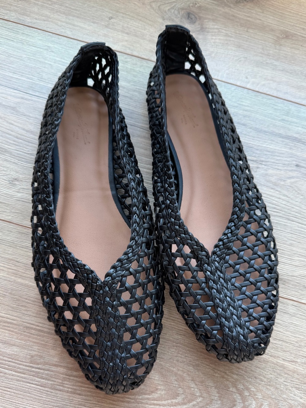 Universal Thread Black Woven Pointed-Toe Flats size 8 Ballet Flats